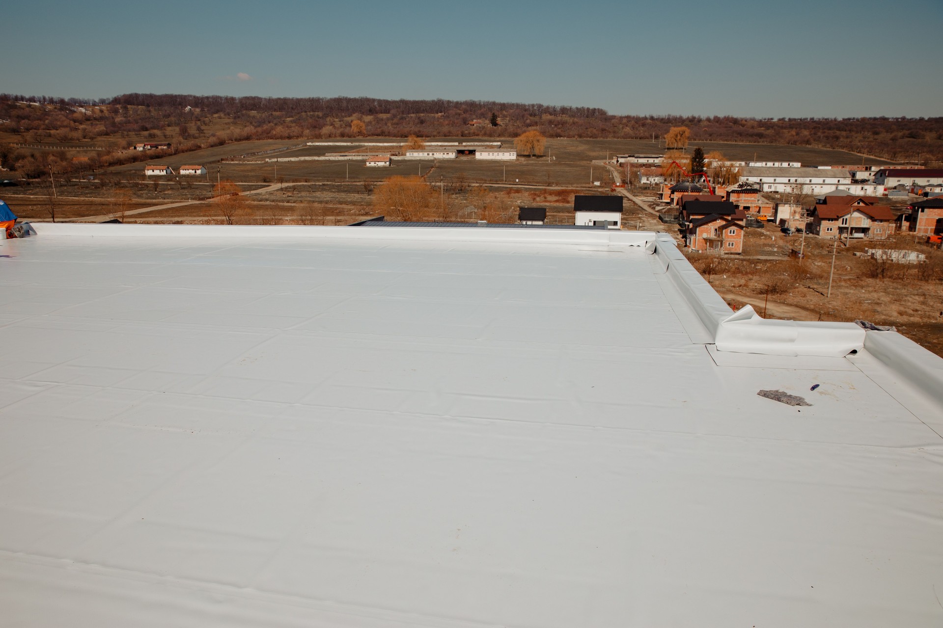 Flat roof with hot air welded pvc membrane waterproofing for ballasted system